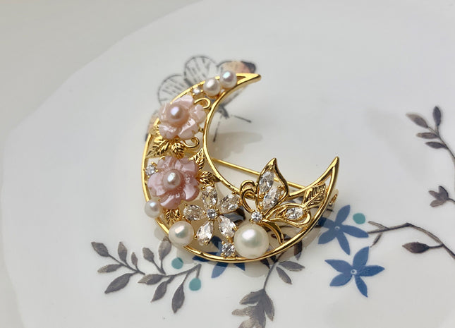 Genuine AAA Natural Freshwater Pearl Brooch Gold Color Moon Shaped Design Pendant With Carved MOP Flowers #10030