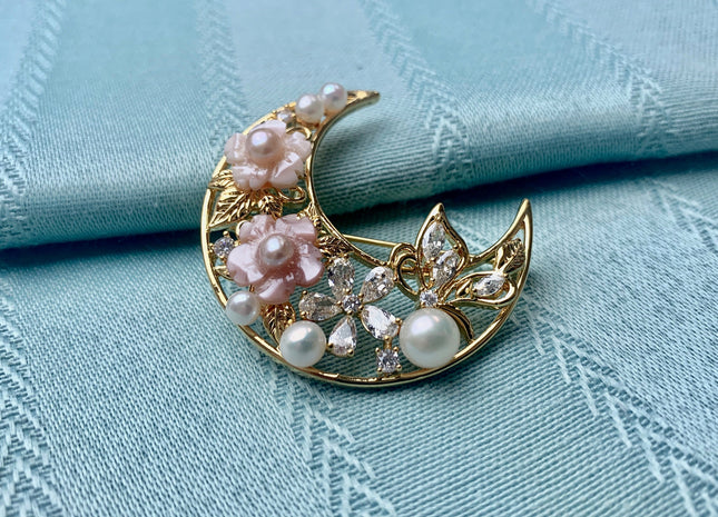 Genuine AAA Natural Freshwater Pearl Brooch Gold Color Moon Shaped Design Pendant With Carved MOP Flowers #10030