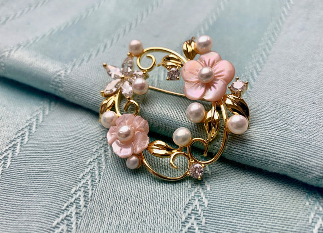 Genuine AAA Natural Freshwater Pearl Brooch Gold Color Floral Shaped Design Pendant With Carved MOP Flowers #10023