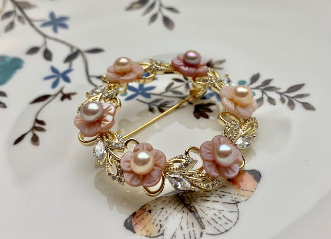 Genuine AAA Natural Freshwater Pearl Brooch Gold Color Floral Design Pendant With Carved MOP Flowers And Crystal Pearl Settings #10040