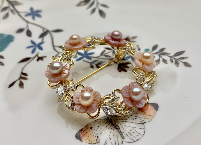 Genuine AAA Natural Freshwater Pearl Brooch Gold Color Floral Design Pendant With Carved MOP Flowers And Crystal Pearl Settings #10040