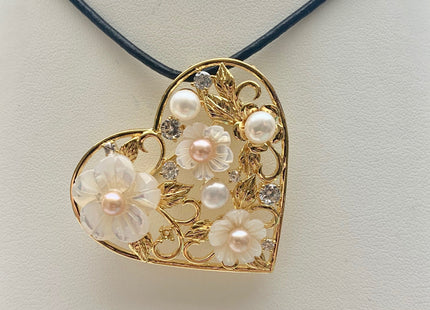 Genuine AAA Natural Freshwater Pearl Brooch Gold Color Heart Shaped Design Pendant With Carved MOP Flowers #10032