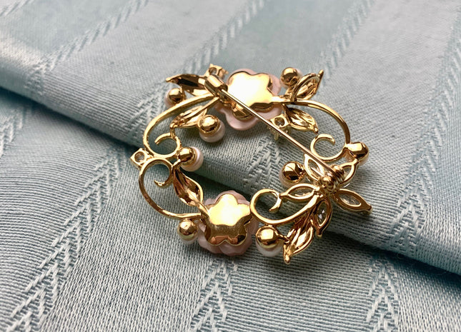 Genuine AAA Natural Freshwater Pearl Brooch Gold Color Floral Shaped Design Pendant With Carved MOP Flowers #10023