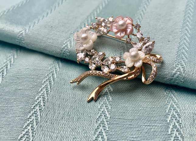 Genuine AAA Natural Freshwater Pearl Brooch Gold Color Floral Design Pendant With Carved MOP Flowers #10025