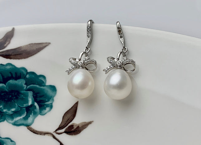 One Pair 10x11 mm AAA Natural White Freshwater Pearl Earrings With Bowtie Design 925 Sterling Silver Earrings #10050-B