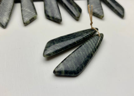 One Pair 12x44 mm Natural Green Zebra Agate Top Drilled Freeform Cabochon Long Drop Matching Leaf Shape Green Gemstone Earring Pendant #3307