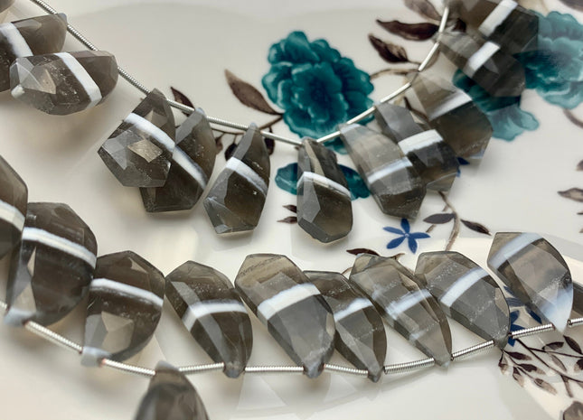 10x15-11x17mm AAA Faceted Natural White Blue Gray Color Peru Boulder Opal Beads Genuine Top Drilled Flat Sailboat Shape Opal 18 Beads #3518