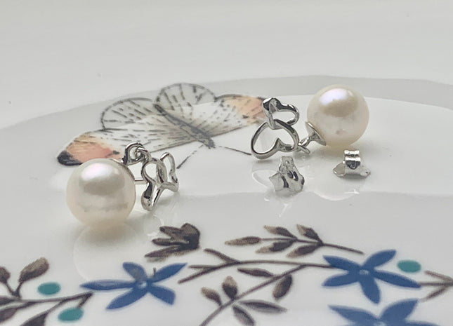 One Pair 7.5 mm AAA Natural white Round Edison Pearl Earring Studs W/925 Sterling Silver Heart Shape Design Earrings Bridal Jewelry #10084-B