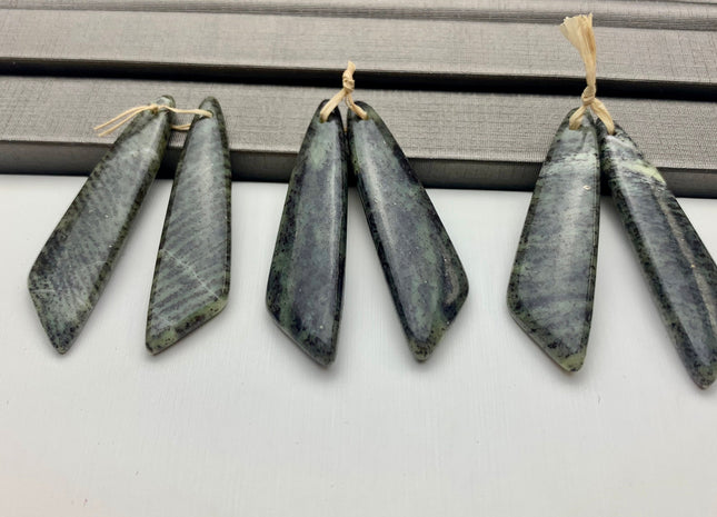 One Pair 12x44 mm Natural Green Zebra Agate Top Drilled Freeform Cabochon Long Drop Matching Leaf Shape Green Gemstone Earring Pendant #3307