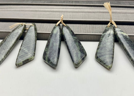 One Pair 12x44 mm Natural Green Zebra Agate Top Drilled Freeform Cabochon Long Drop Matching Leaf Shape Green Gemstone Earring Pendant #3307