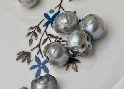 One Piece 10-11x11-13mm Hand Carved Skull Freshwater Pearl Beads Genuine Gray Color Back Half Drilled Pearl For DIY Ring And Pendant #P1499