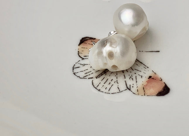 OnePiece 10-11x11-13mm Hand Carved Skull Freshwater Pearl Beads Genuine Natural White Back Half Drilled Pearl For DIY Ring OR Pendant #P1501