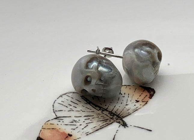 One Piece 10-11x11-13mm Hand Carved Skull Freshwater Pearl Beads Genuine Gray Color Back Half Drilled Pearl For DIY Ring And Pendant #P1499