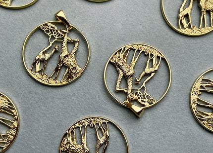Giraffe Medallion Charm for Necklace Jewelry Making, 18K Gold Filled Charm Pendant, Antique Spotted Giraffe Charms, One Piece #CR0034