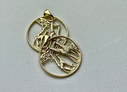 Giraffe Medallion Charm for Necklace Jewelry Making, 18K Gold Filled Charm Pendant, Antique Spotted Giraffe Charms, One Piece #CR0034