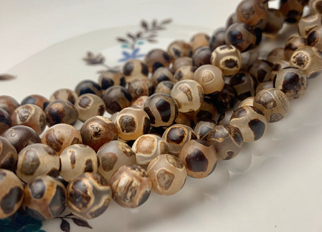 8 mm AAA DZI Tibetan Agate Faceted Round Light Gray Brown Etched Agate Gemstone Matte Football Mala Antique Boho Beads 15 Inches #3030