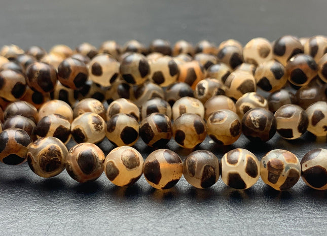 8 mm AAA DZI Tibetan Agate Faceted Round Light Gray Brown Etched Agate Gemstone Matte Football Mala Antique Boho Beads 15 Inches #3030
