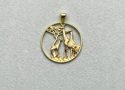 Giraffe Medallion Charm for Necklace Jewelry Making, 18K Gold Filled Charm Pendant, Antique Spotted Giraffe Charms, One Piece #CR0034