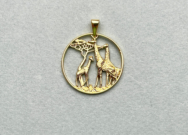 Giraffe Medallion Charm for Necklace Jewelry Making, 18K Gold Filled Charm Pendant, Antique Spotted Giraffe Charms, One Piece #CR0034