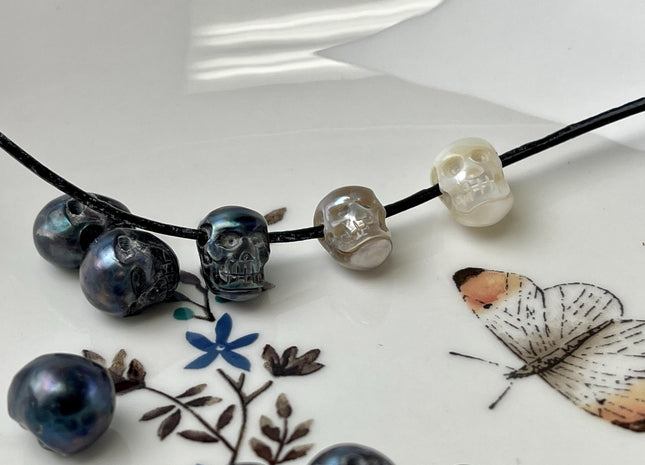One Piece 8-9x11-12 mm Hand Carved Skull Gray White Peacock Genuine Freshwater Pearl Beads Jewelry Temple Drilled Hole Size 2.0 mm #P2883