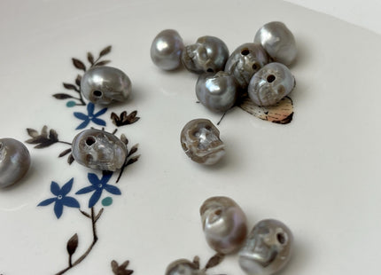 One Piece 8-9x11-12 mm Hand Carved Skull Gray White Peacock Genuine Freshwater Pearl Beads Jewelry Temple Drilled Hole Size 2.0 mm #P2883