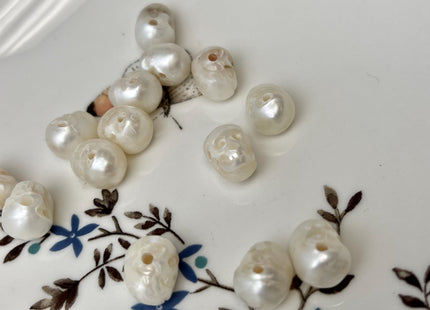 One Piece 8-9x11-12 mm Hand Carved Skull Gray White Peacock Genuine Freshwater Pearl Beads Jewelry Temple Drilled Hole Size 2.0 mm #P2883