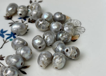 One Piece 8-9x11-12mm Hand Carved Skull Large Hole Freshwater Pearl Genuine Gray Color Hole Size 2.1mm For DIY Earring Pendant #P2943