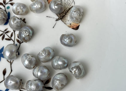 One Piece 8-9x11-12mm Hand Carved Skull Large Hole Freshwater Pearl Genuine Gray Color Hole Size 2.1mm For DIY Earring Pendant #P2943