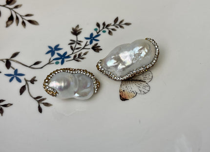 15-20x24-33mm Natural White Baroque Freshwater Pearl With Pave Yellow Gold & White Rhinestone Pendant Beads Half Paved Baroque Pearls #P3117