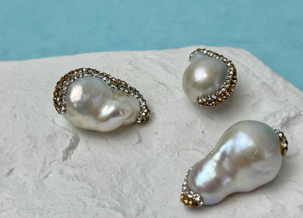 15-20x24-33mm Natural White Baroque Freshwater Pearl With Pave Yellow Gold & White Rhinestone Pendant Beads Half Paved Baroque Pearls #P3117