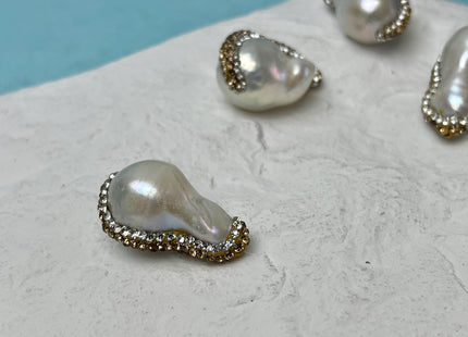 15-20x24-33mm Natural White Baroque Freshwater Pearl With Pave Yellow Gold & White Rhinestone Pendant Beads Half Paved Baroque Pearls #P3117