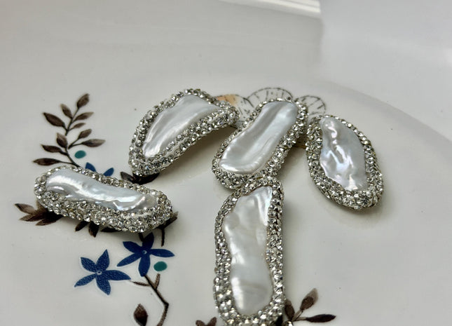 One Piece 13-18x23-33mm Natural White Biwa Stick Pearl with Pave Clear Rhinestone/Cubic Zirconia Pearl Pendant #P3454