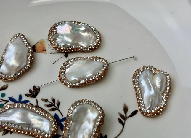 One Piece 14-17x27-34mm Natural White Biwa Stick Pearl with Pave Rose Gold & Clear Rhinestone/Cubic Zircoonia Pearl Pendant #P3451