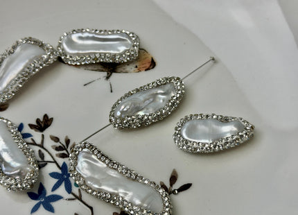 One Piece 13-18x23-33mm Natural White Biwa Stick Pearl with Pave Clear Rhinestone/Cubic Zirconia Pearl Pendant #P3454