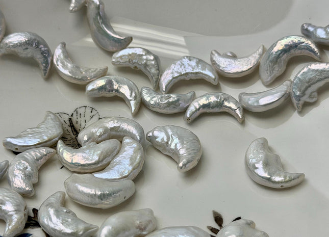 10-11x17-20mm AA Natural White Crescent Moon Coin Freshwater Pearls High Luster Unique Cultured Freshwater Coin Pearl Beads #P3525