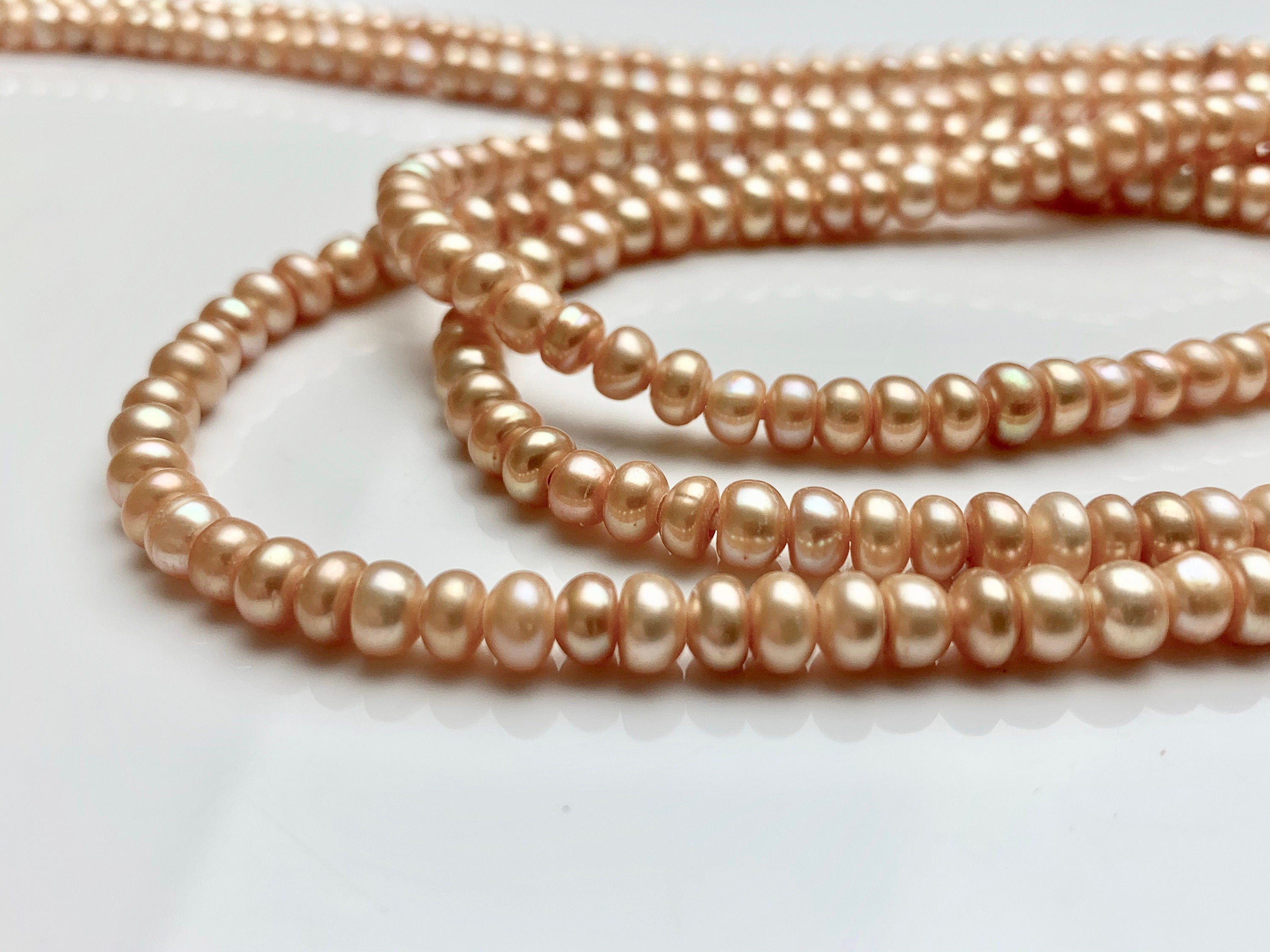 Wholesale 1.5mm half pearls Of Various Colors And Sizes 